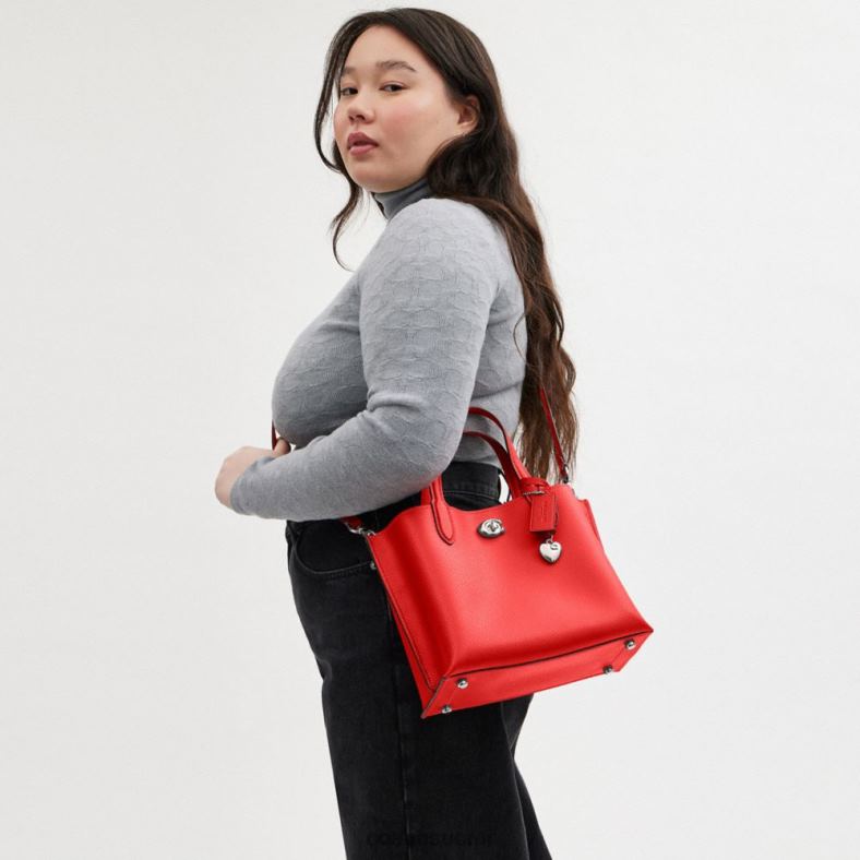 Coach naiset Willow tote 24 sydämen charmilla lh/sport punainen VF6B6283